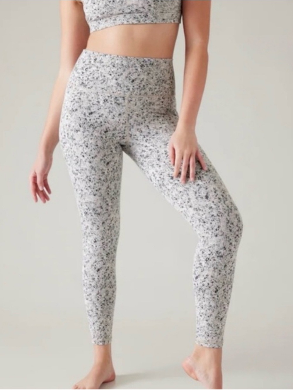 athleta salutation stash textured tight - size medium